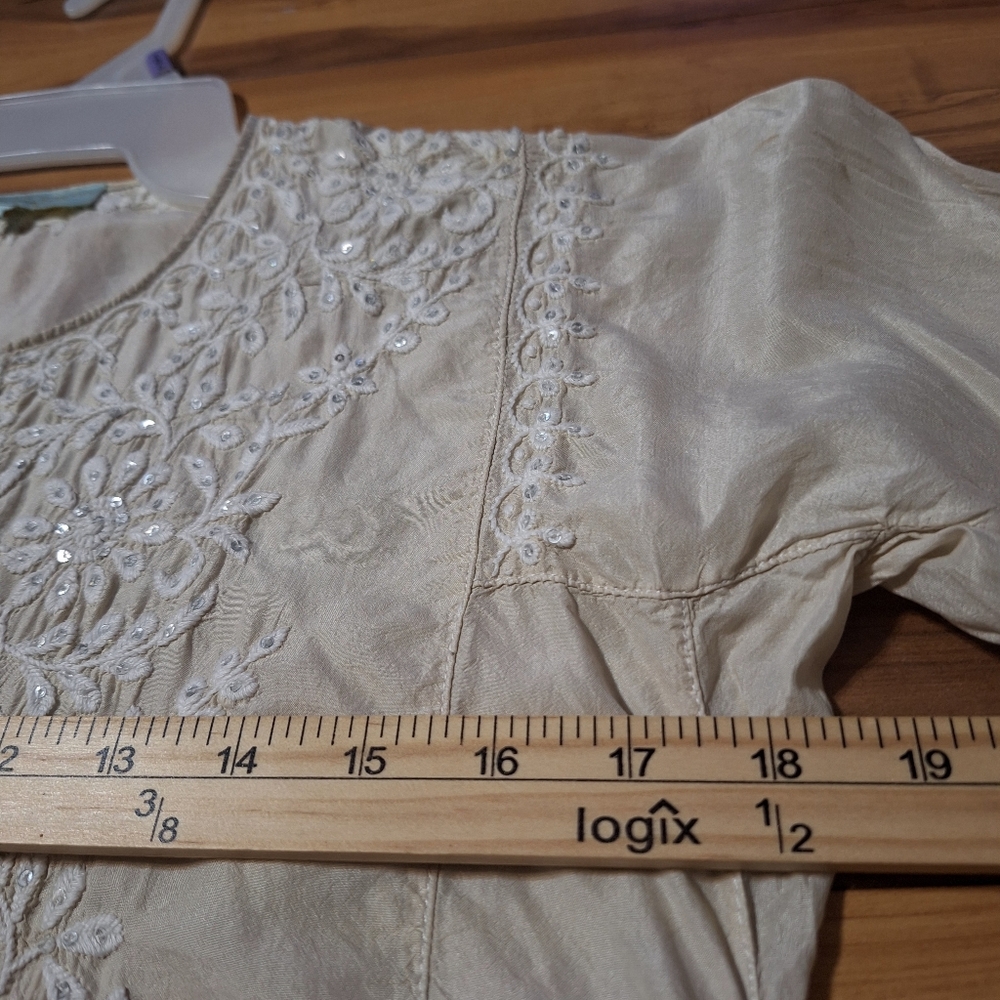 Leaves of Grass Medium Beige Embroidered Sequin Rhinestone Tunic Top 100% Silk - Picture 9 of 10